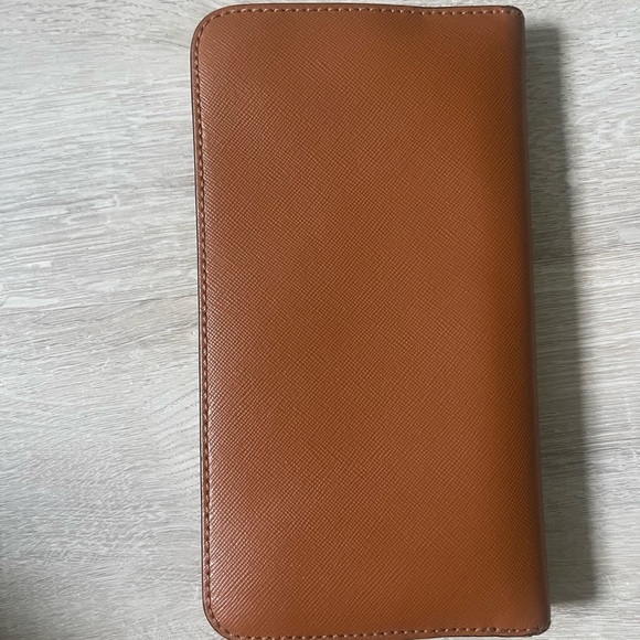 Tory Burch - Tan Leather Wallet with Gold Emblem USED - Picture 5 of 8